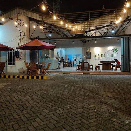 Kokonut Guesthouse Surabaya Luaran gambar