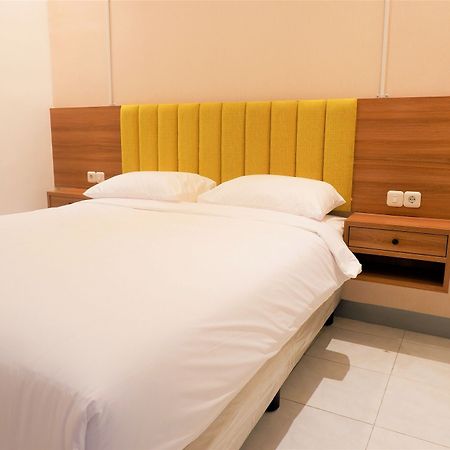 Kokonut Guesthouse Surabaya Luaran gambar