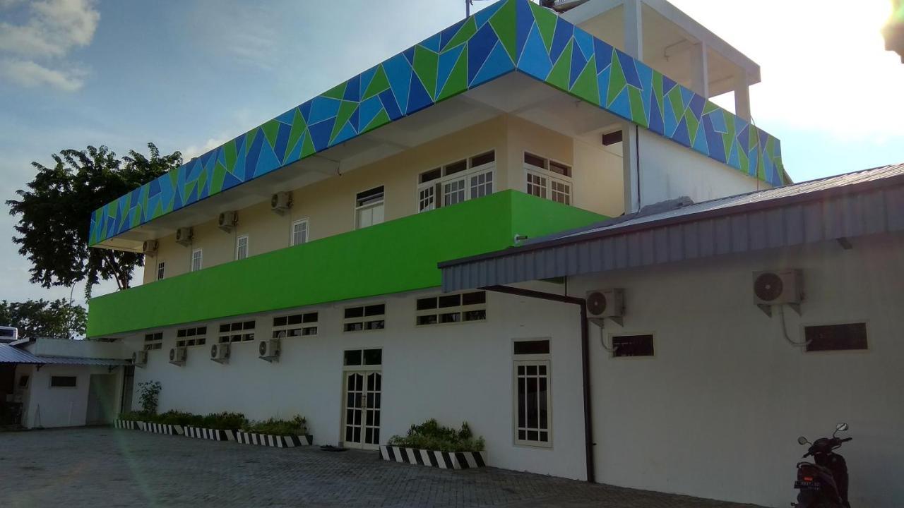 Kokonut Guesthouse Surabaya Luaran gambar