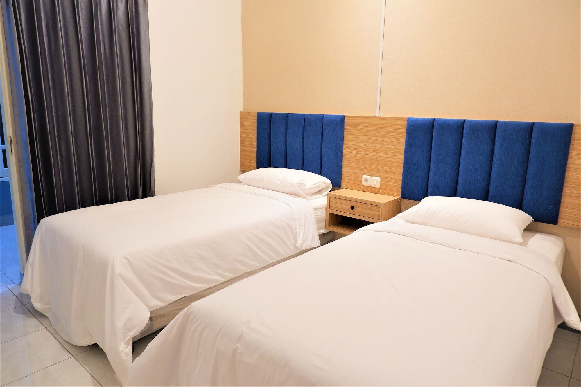 Kokonut Guesthouse Surabaya Luaran gambar