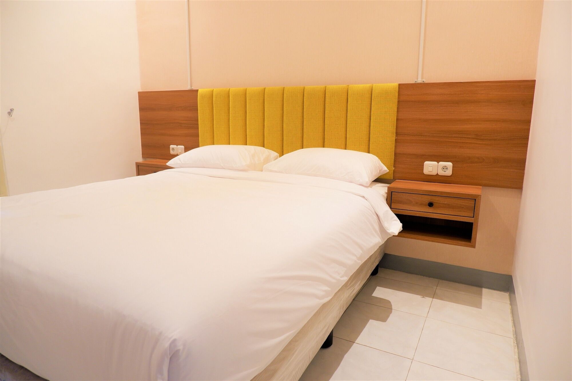 Kokonut Guesthouse Surabaya Luaran gambar