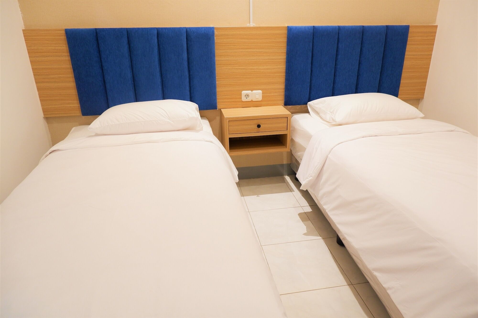 Kokonut Guesthouse Surabaya Luaran gambar